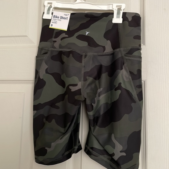 New Old Navy High Rise Bike Shorts - Picture 3 of 3